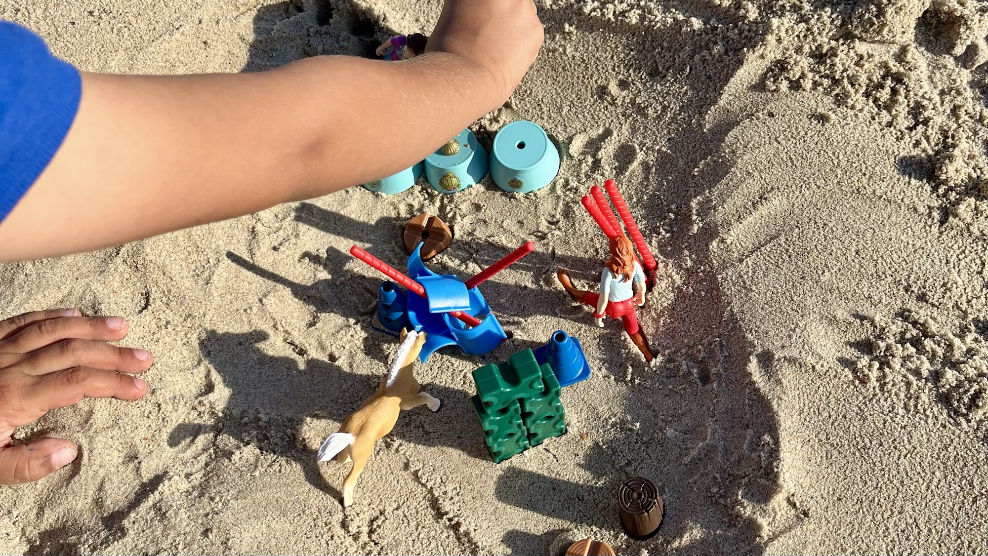 You are currently viewing How to Encourage Independent Play: A Mom’s Guide to a Sane, Peaceful Home